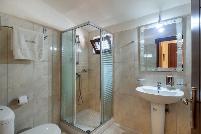 Toti Boutique Rooms