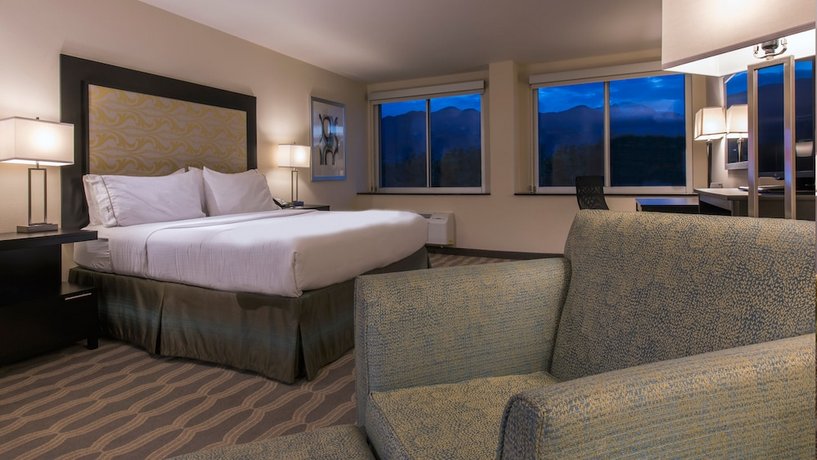 Holiday Inn Express & Suites Colorado Springs Central