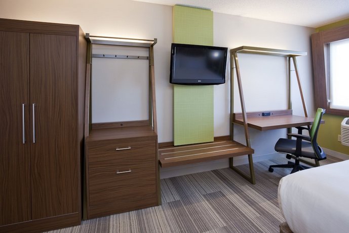 Holiday Inn Express & Suites Minneapolis (Golden Valley)