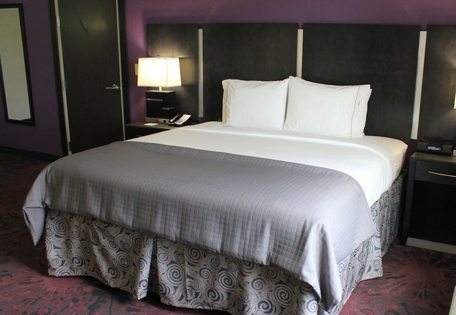 Holiday Inn Express & Suites Columbus - Polaris Parkway
