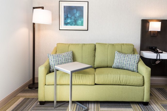 Hampton Inn & Suites Syracuse North Airport Area