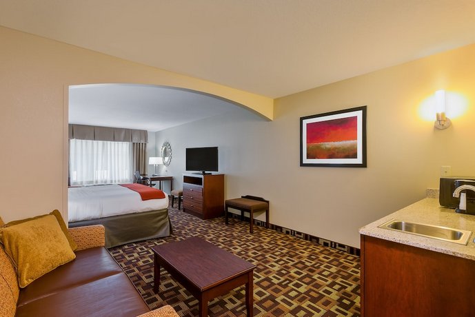 Holiday Inn Express & Suites Salina