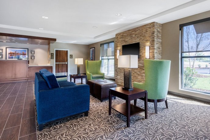 Comfort Inn and Suites At CrossPlex Village