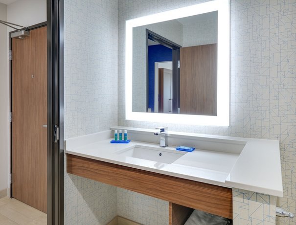 Holiday Inn Express & Suites Dallas Nw Hwy - Love Field