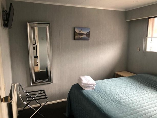Surrey Court Motel