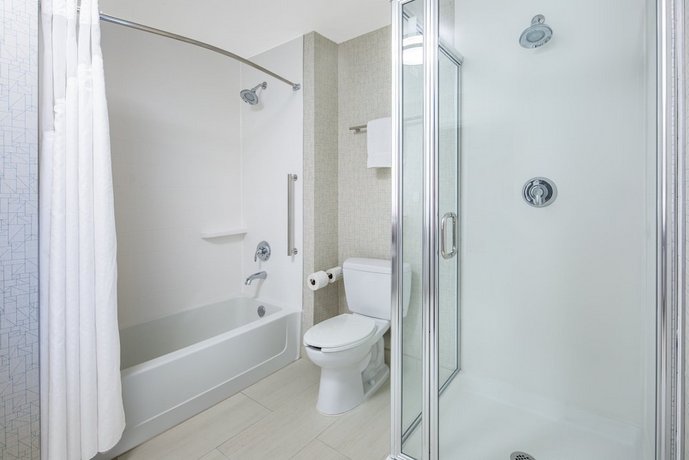 Holiday Inn Express & Suites Ontario Airport