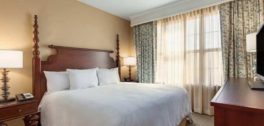 Embassy Suites by Hilton Savannah Historic District