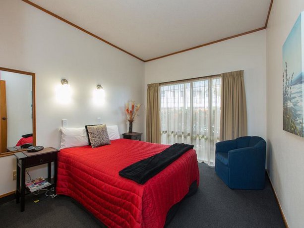 Summit Motor Lodge