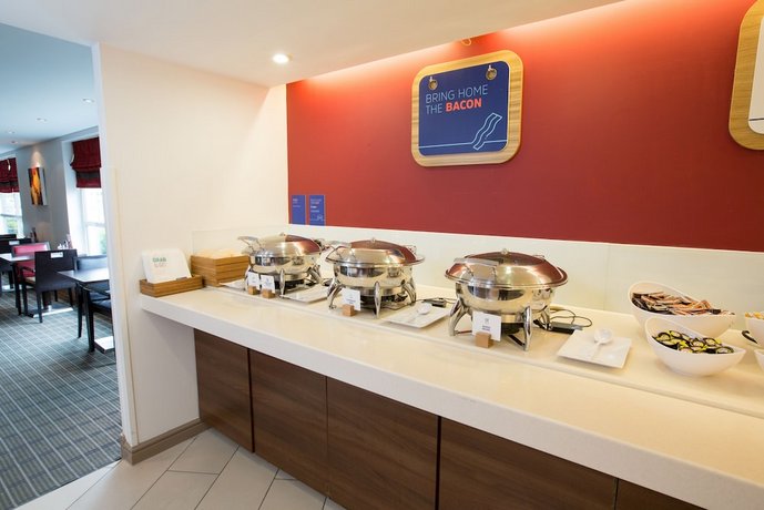 Holiday Inn Express Glasgow Airport