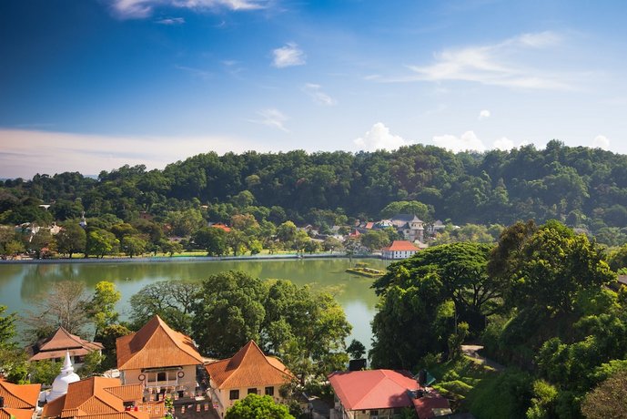 Ceyloni Lake Residency