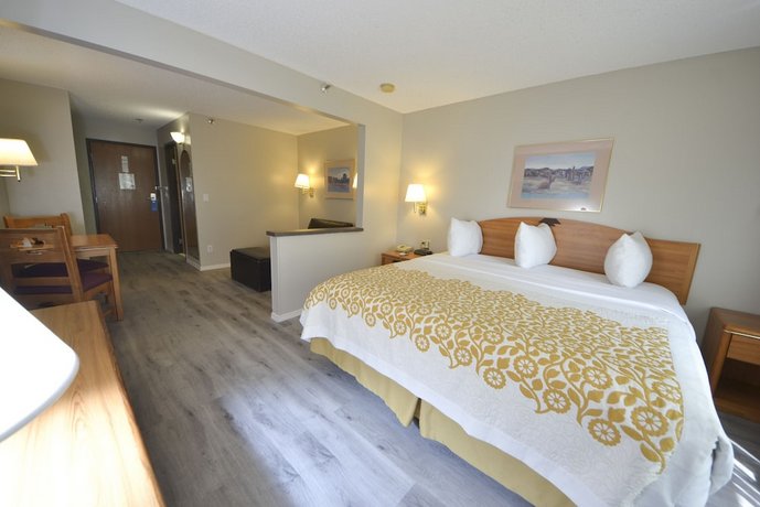 Days Inn & Suites by Wyndham Airport Albuquerque