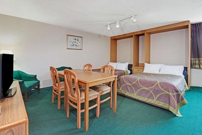 Super 8 by Wyndham Kenmore Buffalo Niagara Falls Area