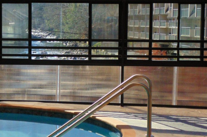 Baymont Inn & Suites Gatlinburg On The River