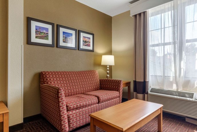 Comfort Suites Hanes Mall