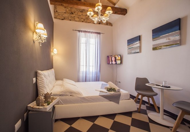 Manì Rooms
