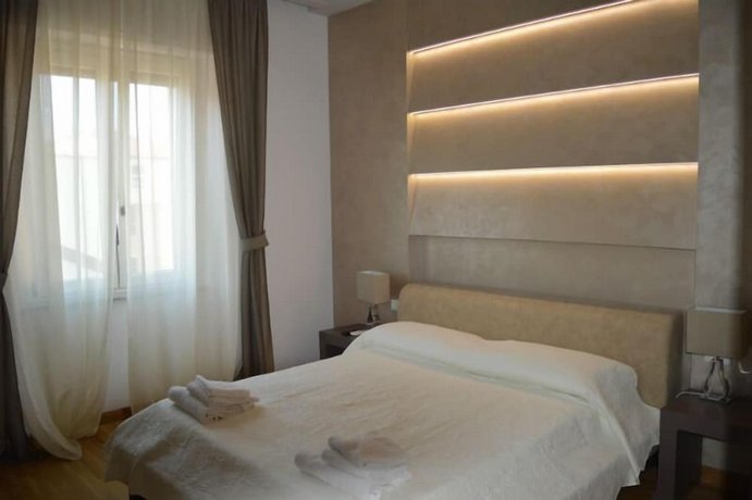 B&B Jolie center