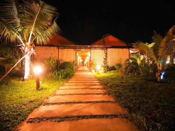 Twin Palms Resort
