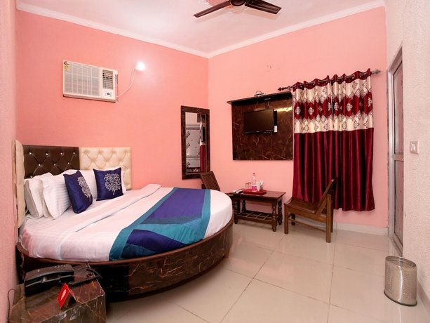 OYO 10012 Hotel Pink City