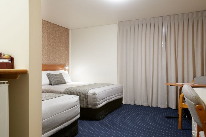 Ventura Inn & Suites Hamilton