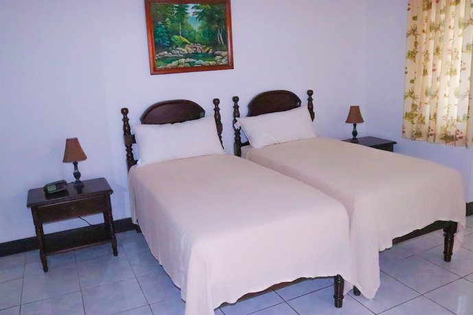 Pink Rock Inn Bed And Breakfast