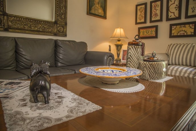 Colonial 154 H Boutique
