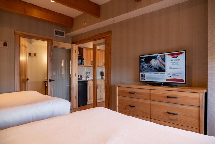 Moose Hotel and Suites