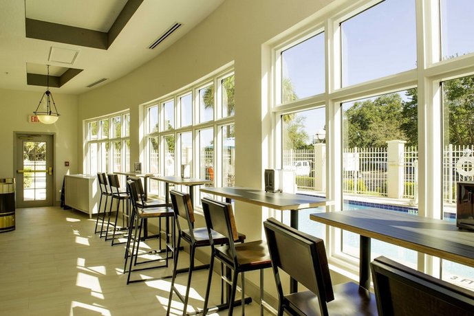 Holiday Inn Express & Suites St. Petersburg North (I-275)