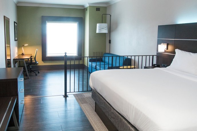 Holiday Inn Express & Suites Columbia-Fort Jackson