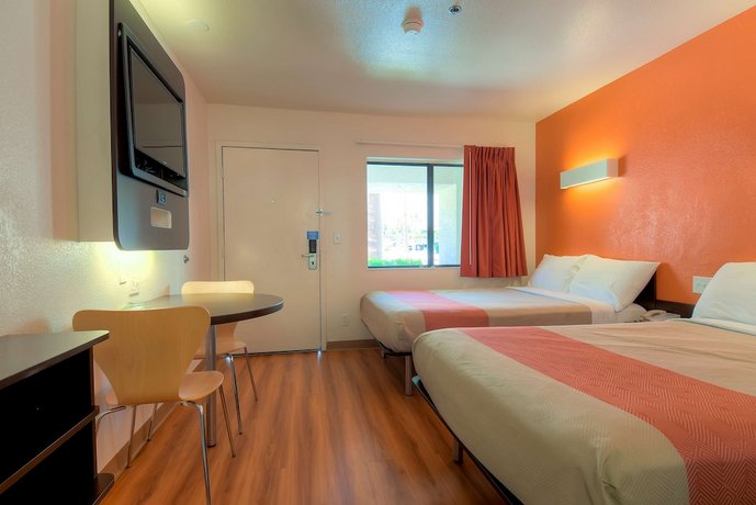 Motel 6 Palm Springs Downtown
