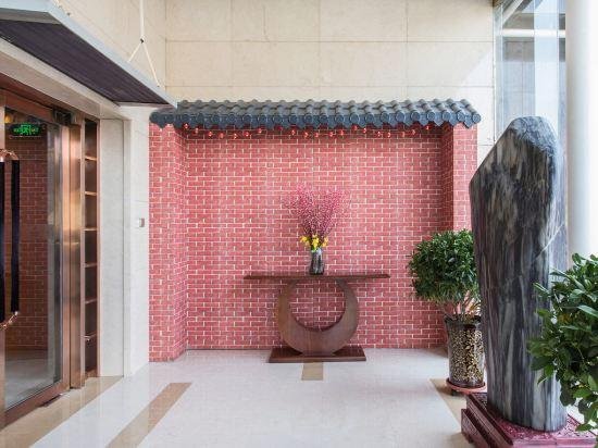 Chun Xue Four Seasons Hotel