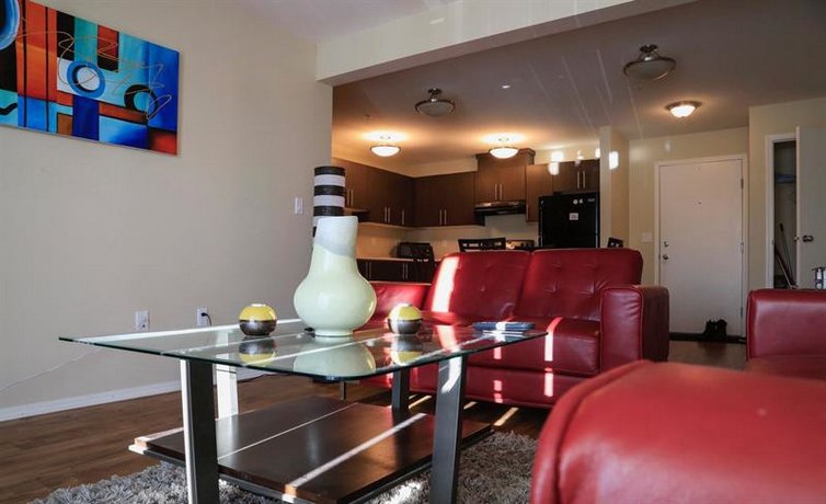 Vibrant Flat 10 Min Drive Downtown