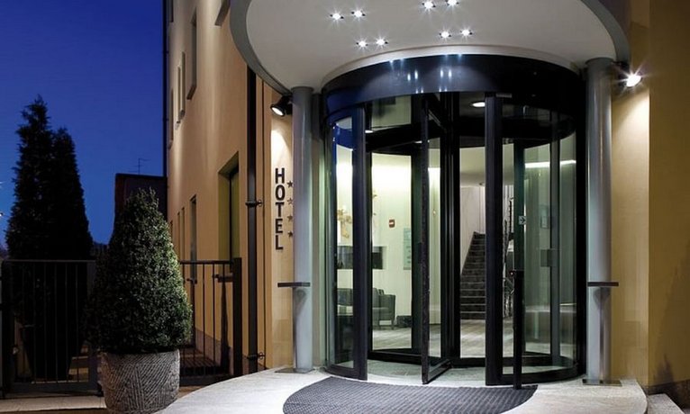 Hotel Ovest