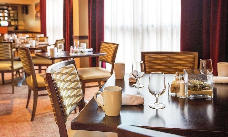 DoubleTree by Hilton Charlotte Airport