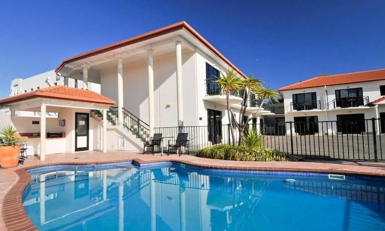 Palms Motel