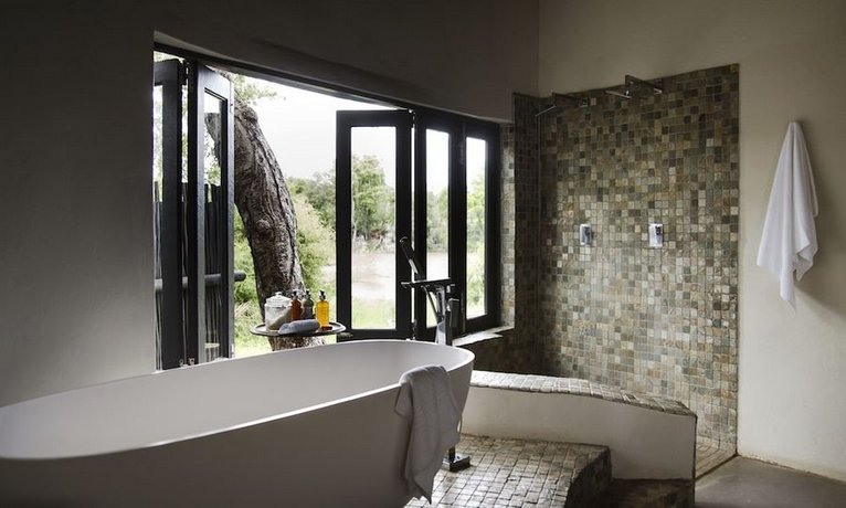 Simbavati River Lodge