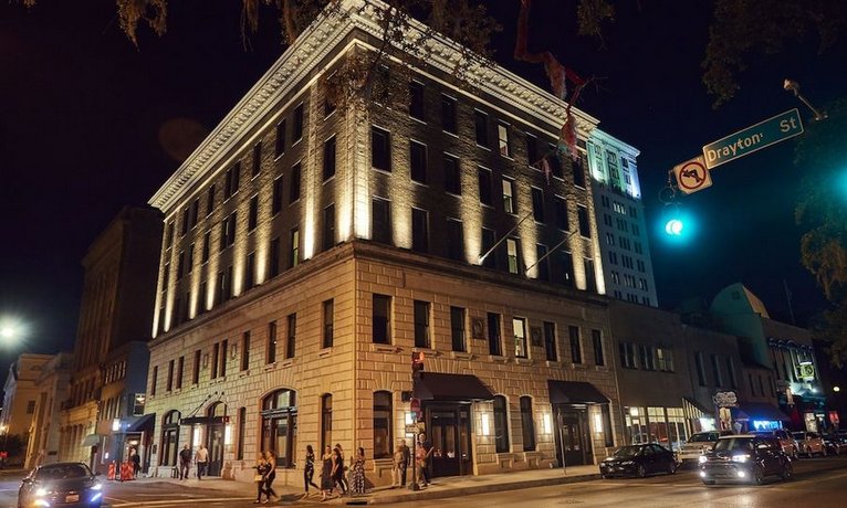 The Drayton Hotel Savannah, Curio Collection by Hilton