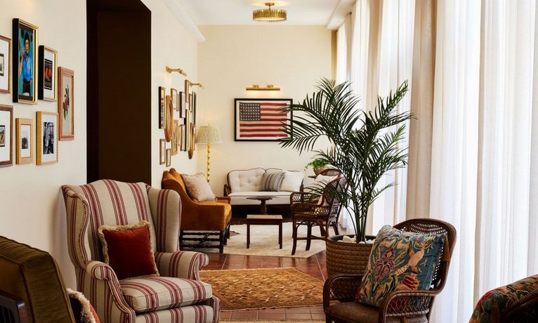 Pasadena Hotel & Pool