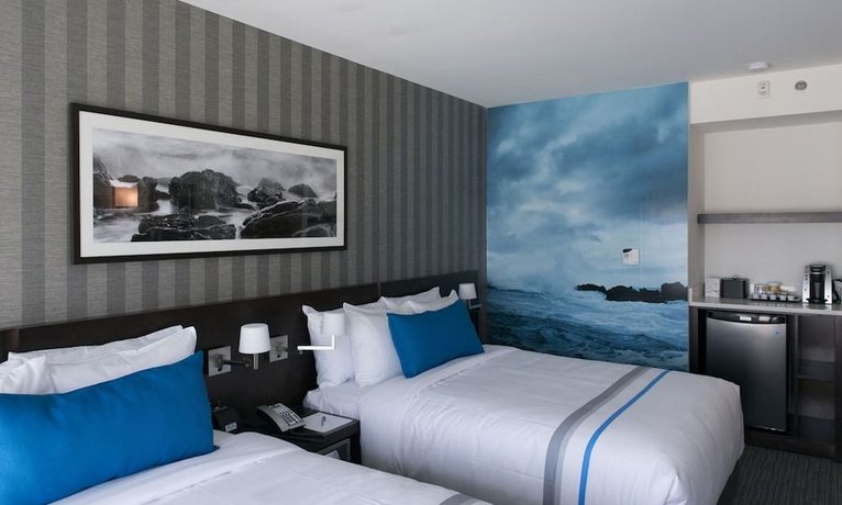 The Grand Winnipeg Airport Hotel by Lakeview