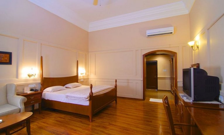 Chanakya Bnr Hotel