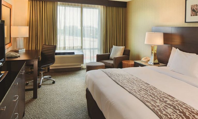 DoubleTree Club by Hilton Hotel Boston Bayside