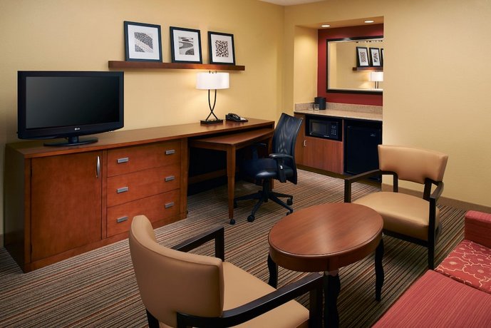 Courtyard by Marriott Louisville East