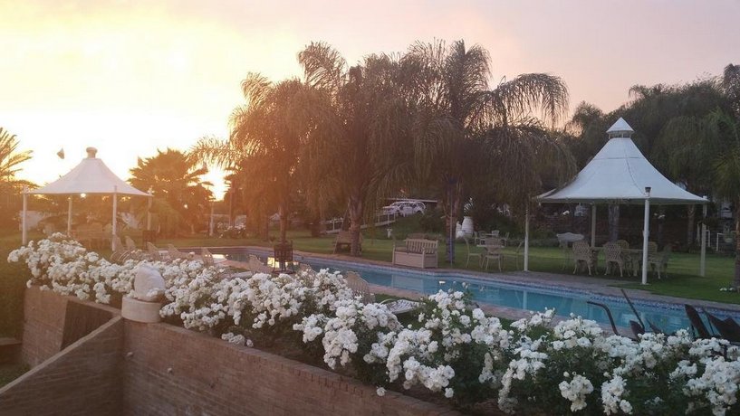 Belurana Collection River Manor