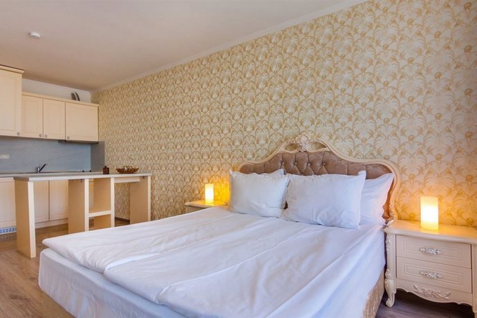 Apolonia Resort