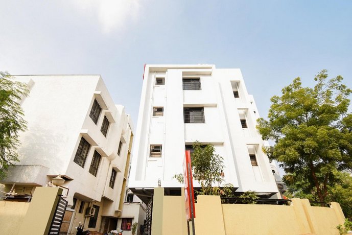 Super OYO Hotel O White House Regency