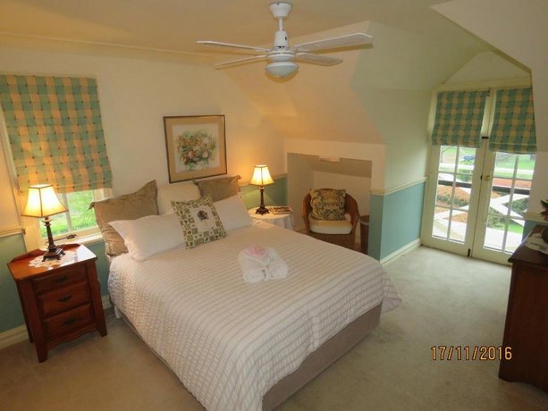 Hawk's Nest Bed & Breakfast