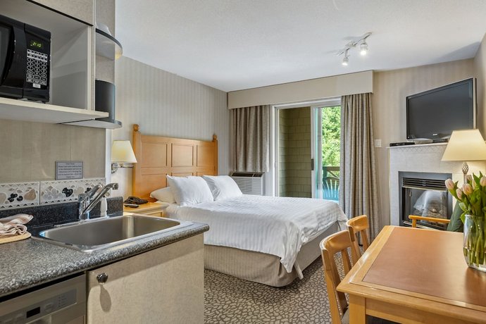 Pinnacle Hotel Whistler Village