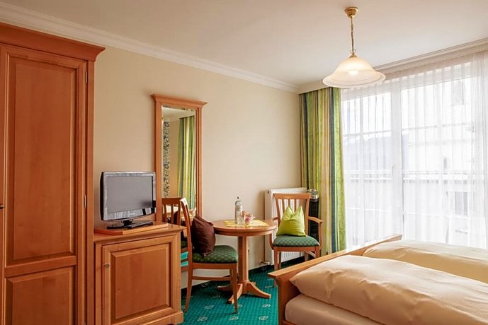 Hotel Gasthof Weisser Bar