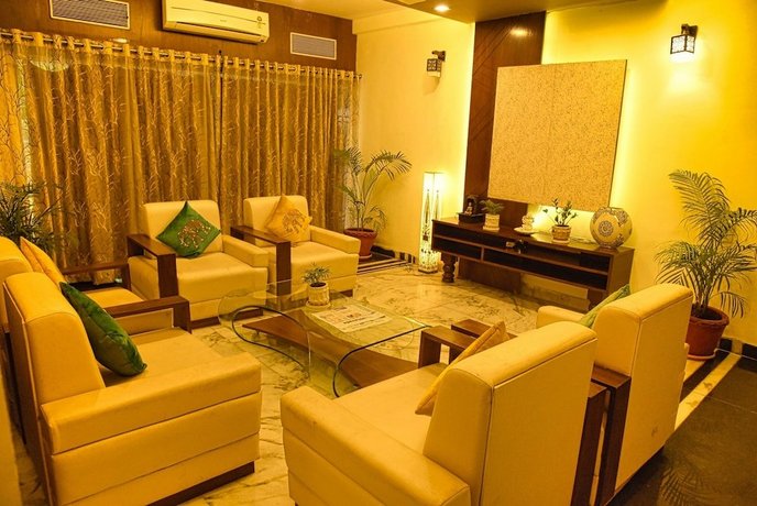Royal Palms Luxury Service Apartment