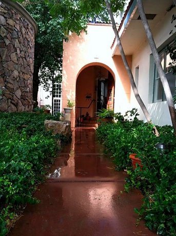 Lundeen Inn of The Arts