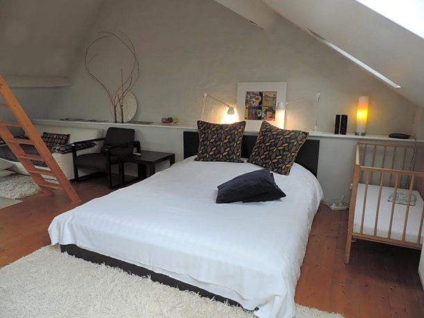 B&B Lodging At 8
